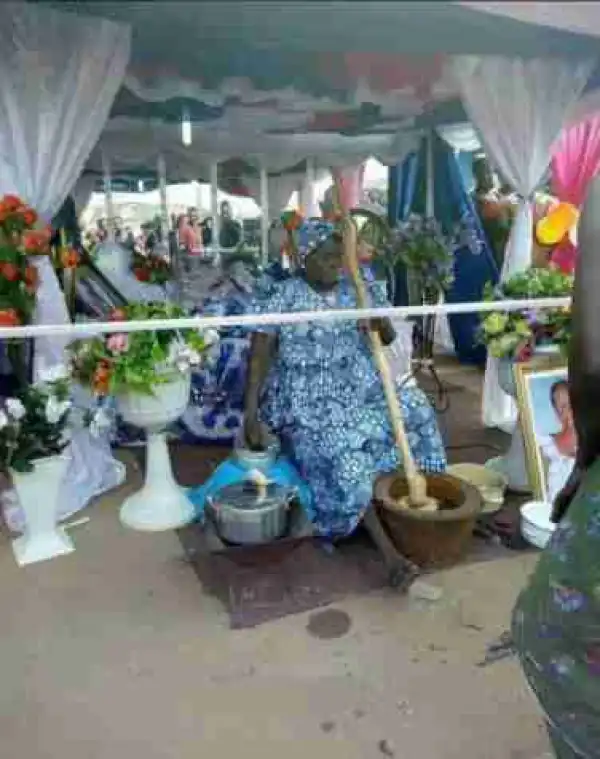 UNBELIEVABLE!! See This Lying-in-state Photo Of A Food Vendor In Ghana That Has Since Gone Viral